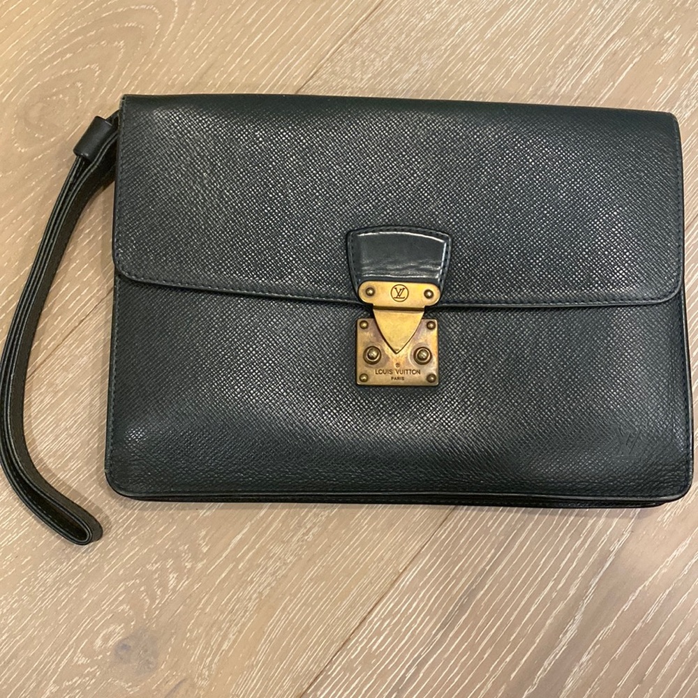 LOUIS VUITTON Pochette Clutch Bag Green Taiga Leather